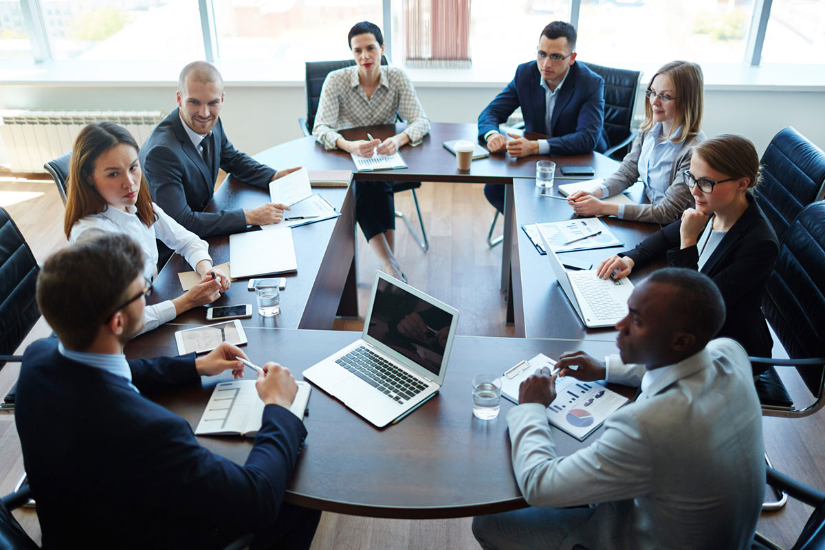 Traits-of-great-interim-leader Interim executive leadership meeting with board